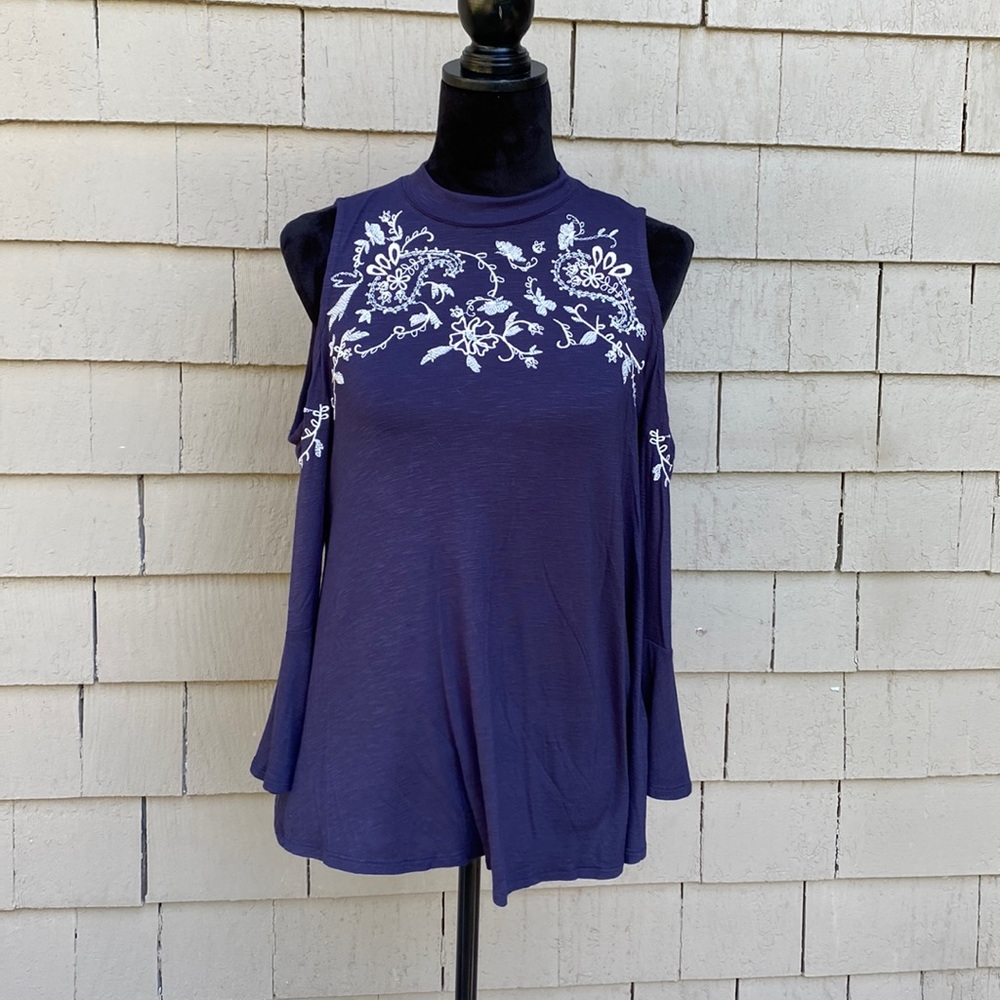 Navy high cut top w/ shoulder cut outs!